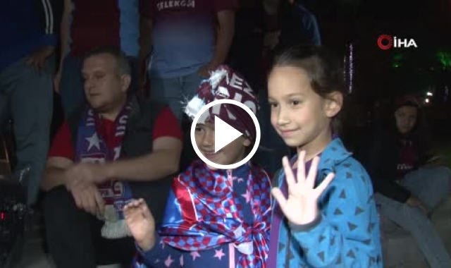 İzmir’de Trabzonspor’un şampiyonluğu coşkuyla kutlandı. Video Haber