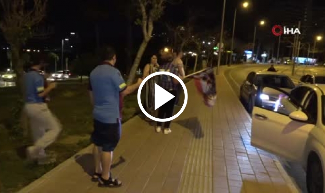 Trabzonsporlular'dan Antalya’da şampiyonluk kutlaması. Video Haber