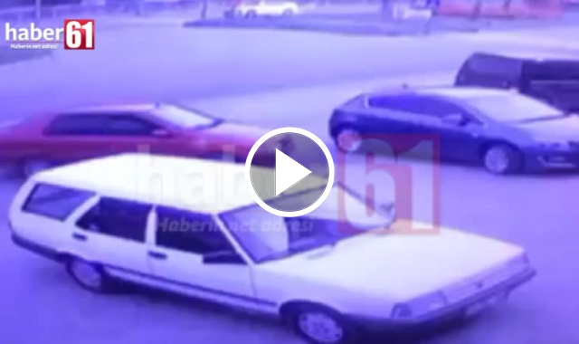 Trabzon’da iki otomobil çarpıştı! Kaza anı kamerada. Video Haber