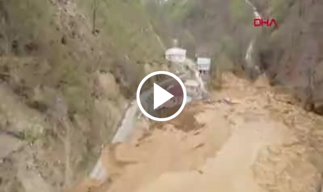 Trabzon heyelan; boş evler toprağa gömüldü. Video Haber