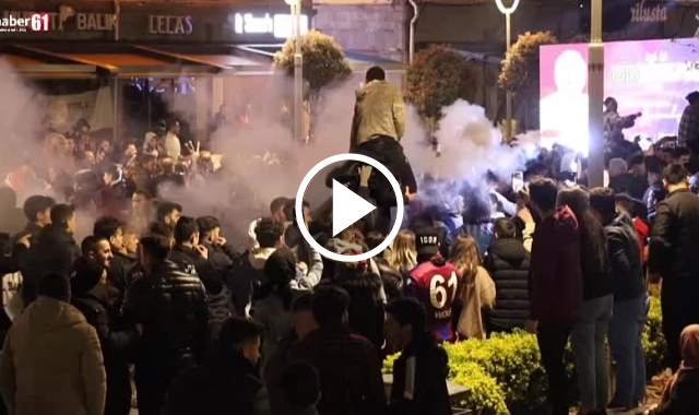 Trabzonspor taraftarı meydan. Video Haber