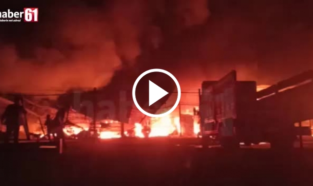 Trabzon’da işyerinde yangın! Alevler geceyi aydınlattı. Video Haber