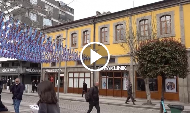 Trabzonspor bayraklarının ipini kesen doktordan açıklama! "Bana saldıranlardan daha Trabzonsporlu'yum"Video Haber