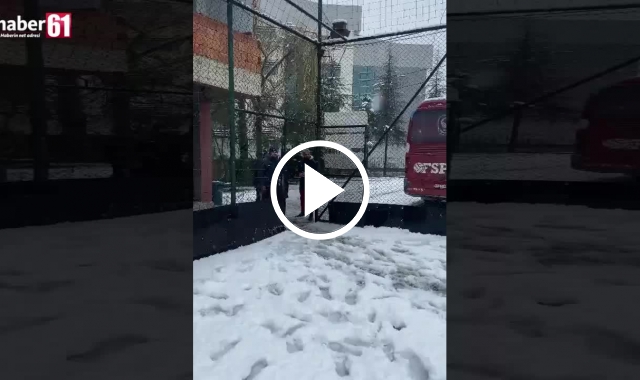 Ofsporlu futbolcular, karın keyfini video çekerek çıkarttı. Video Haber