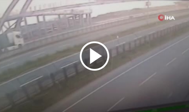 Rize'de öğrenci servisi tıra çarpmıştı! Kaza anı kamerada. Video Haber