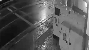 Hızını alamayıp elektrik panolarına çarptı bir şey olmamış gibi devam etti. Video Haber.