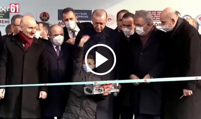 Cumhurbaşkanına "Amca" dedi sahneye çıktı. Video Haber