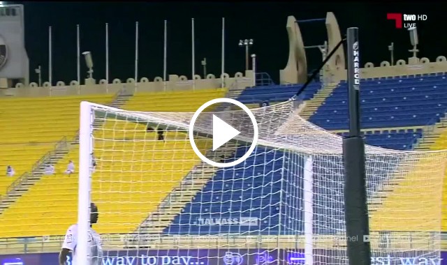 Malili Ousmane Coulibaly maç sırasında kalp krizi geçirdi - Video Haber