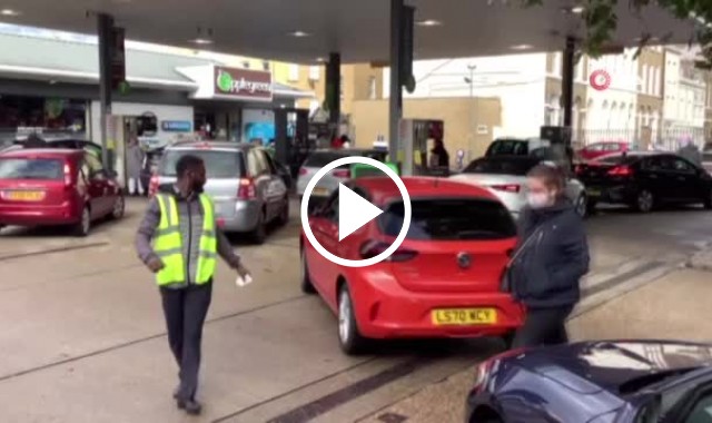 İngiltere’de ordu akaryakıt dağıtımı için hazırda bekletilecek