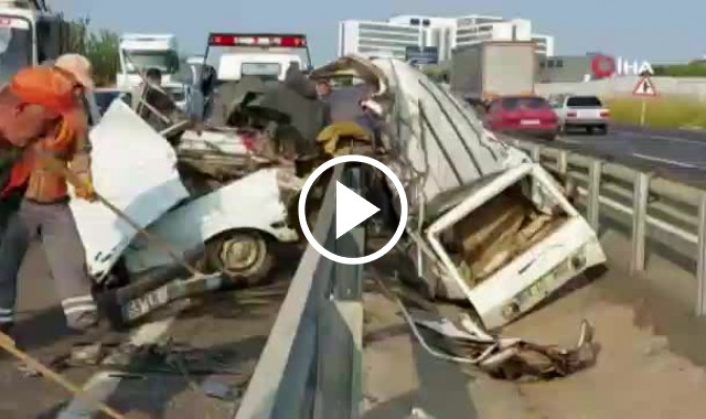 Ters yöne giren araç kağıt gibi ezildi: 1 ölü, 2 yaralı