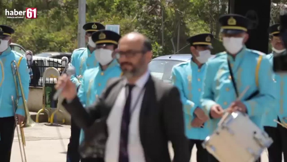 Başhekimden hemşirelere şarkı. 13.05.2020