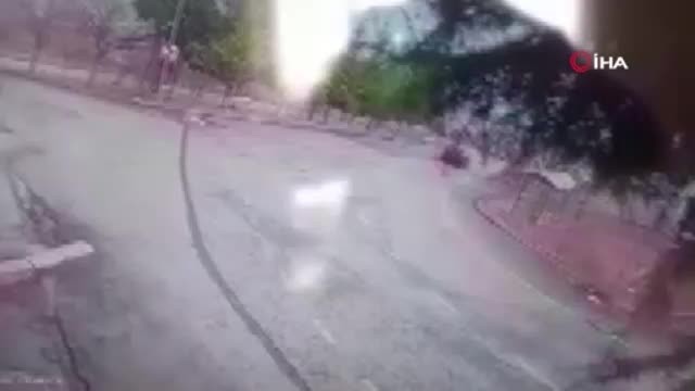 Freni boşalan minibüsten atlayan kadın hastanede yaşam mücadelesi veriyor