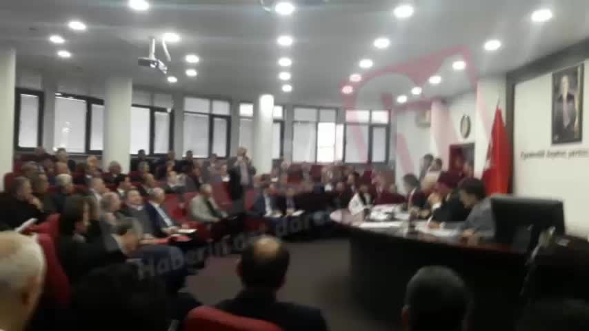 Trabzon'da Muhtardan Belediye Başkanına protesto. Salonu terk etti. 04.12.2019