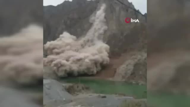 Artvin'de heyelan anı kameraya yansıdı. 29.11.2019