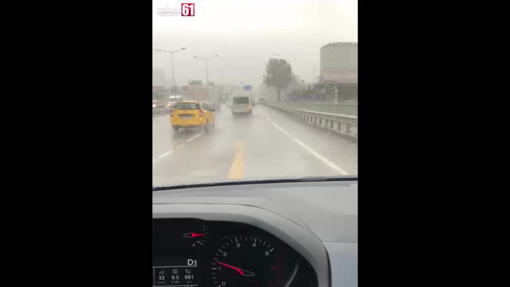 Meteoroloji uyarmıştı - Trabzon'da şiddetli yağış başladı