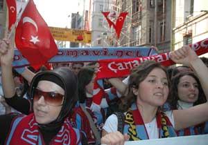 TS taraftarları yürüdü /Resimli