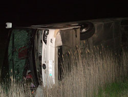 Rize yolcu otobüsü tarlaya uçtu