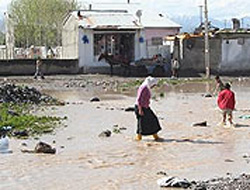 Ağrı'da mezarlıklar sular altında