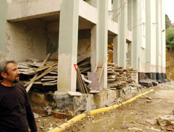 Okul yapıldı ama girişi yok!