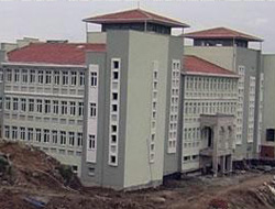 Okula merdiven yapılamıyor