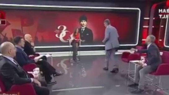 Atatürk'ü tartışmaya kalkanlara böyle tepki verdi!