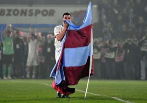 ''Bordo-Mavili forma maç satmaz''