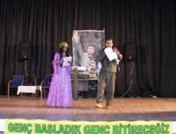 Teröristler için saygı duruşu!