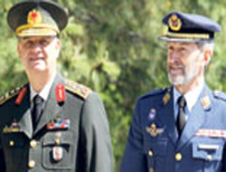 Bu 'sakallı komutan' kim?