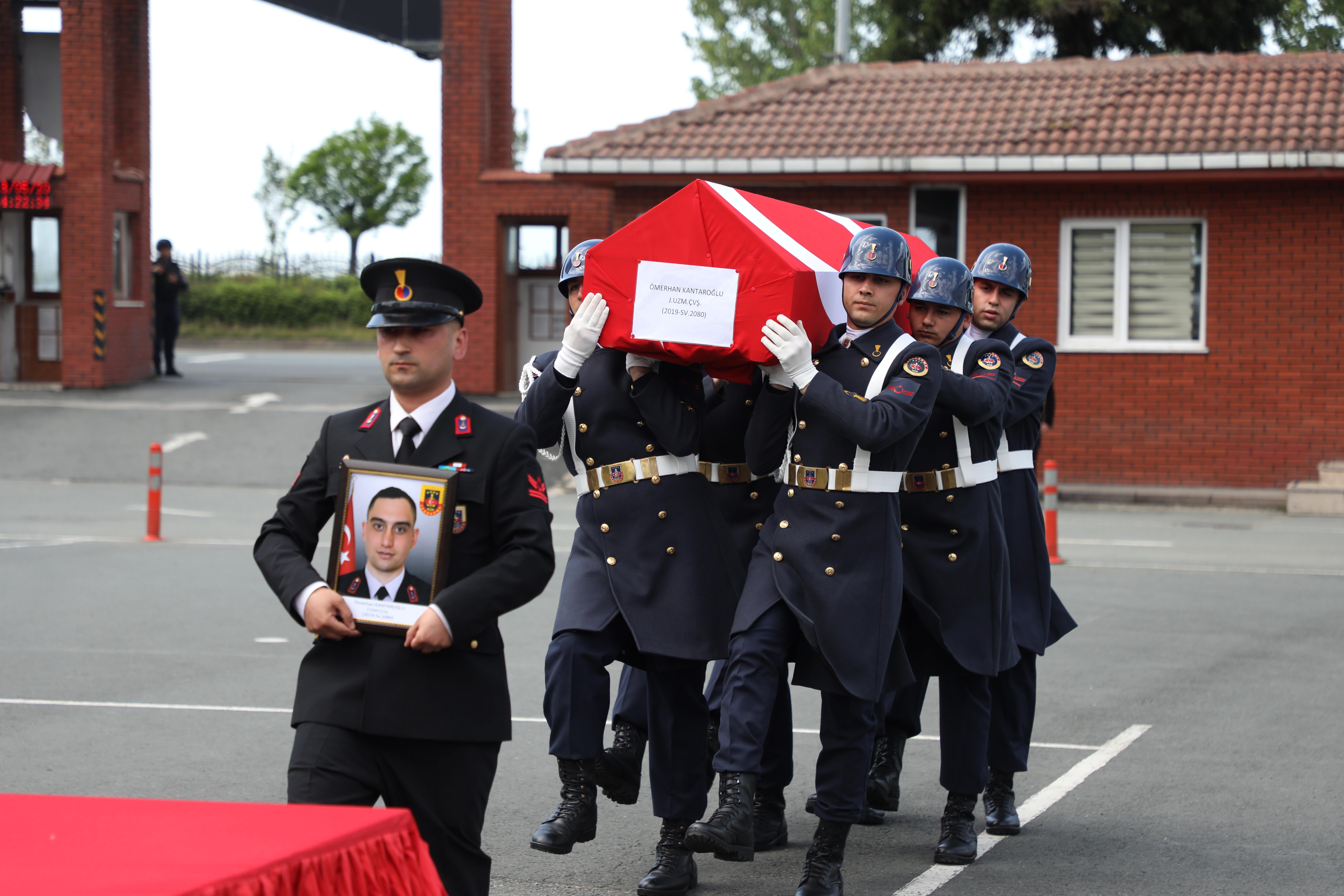 Rize'de kalp krizi geçiren uzman Erbaş Kantaroğlu son yolculuğuna uğurlandı