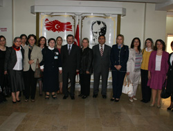 Vali vekili hemşireleri kabul etti