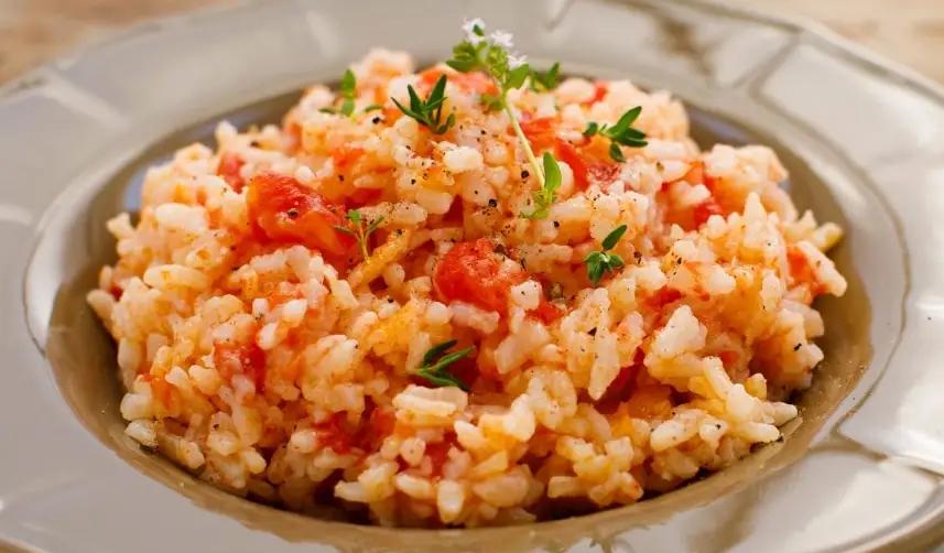Domatesli pilav nasıl yapılır?