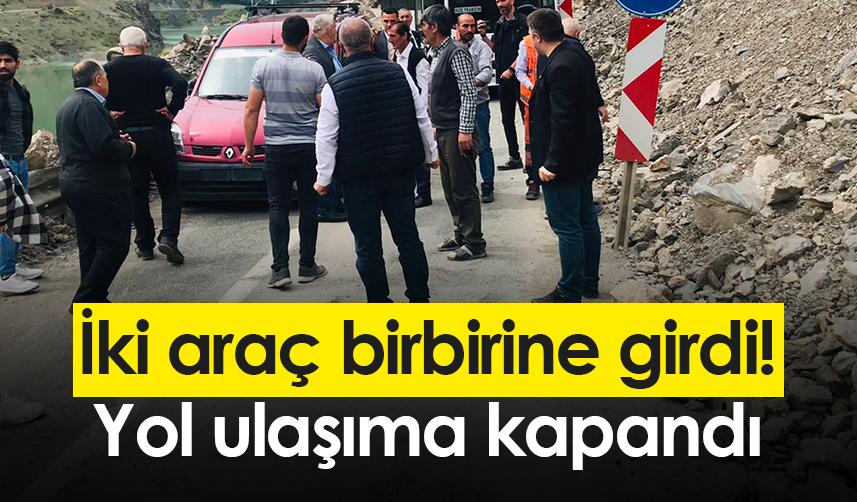 Artvin'de iki araç birbirine girdi! Yol ulaşıma kapandı