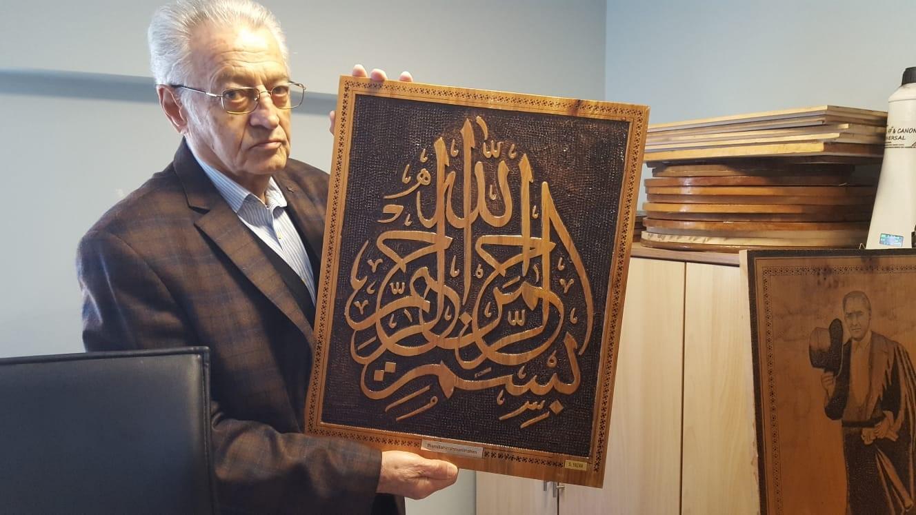 83 yaşında atıl ahşapları naht sanatıyla nakış gibi işliyor