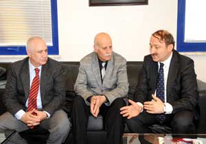 Bakan Özak TS Club'ı ziyaret etti