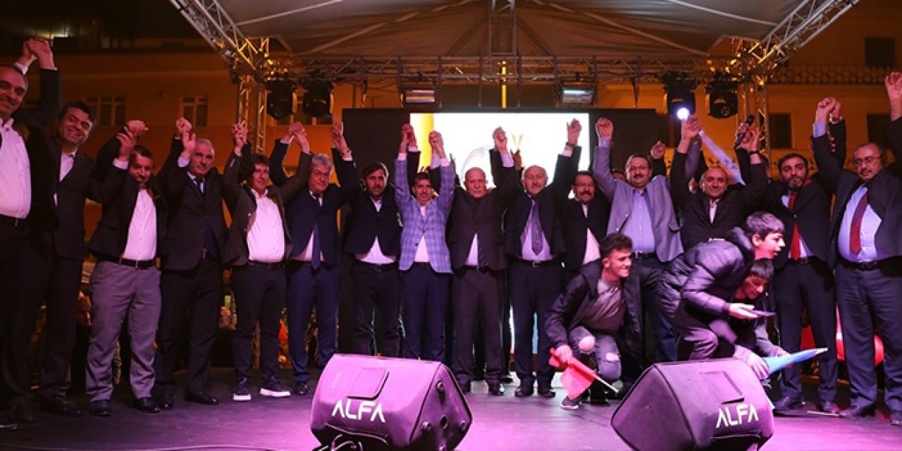 Bayburt'ta seçim zaferi kutlaması