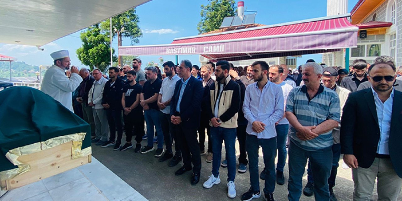 Trabzon'da seçim kutlaması yaparken yanlışlıkla kendini vuran şahıs son yolculuğuna uğurlandı