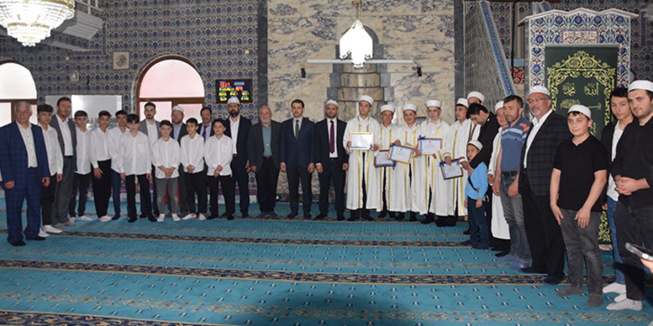 Giresun’da hafızlıklarını tamamlayan öğrenciler icazet aldı