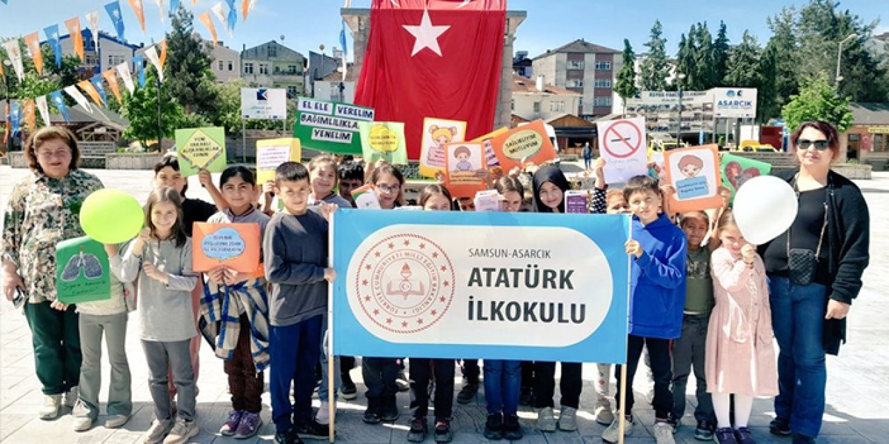 Samsun'da minikler büyüklere sigaranın zararlarını anlattı