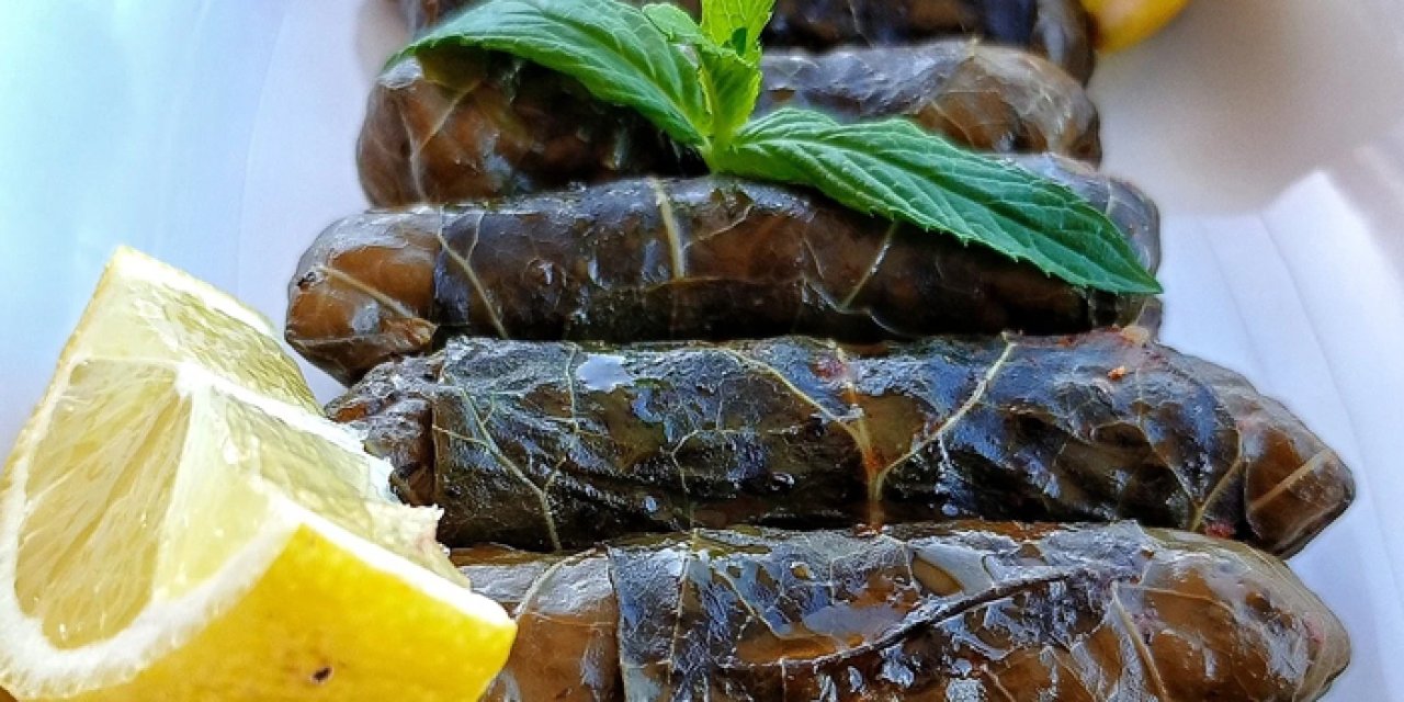 Trabzon Karalahana Sarması: Lezzetin Karadeniz Rüzgarı