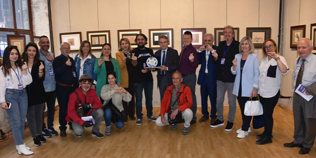 "El İşaretleri" adlı grafik sergisi Trabzon'da açıldı