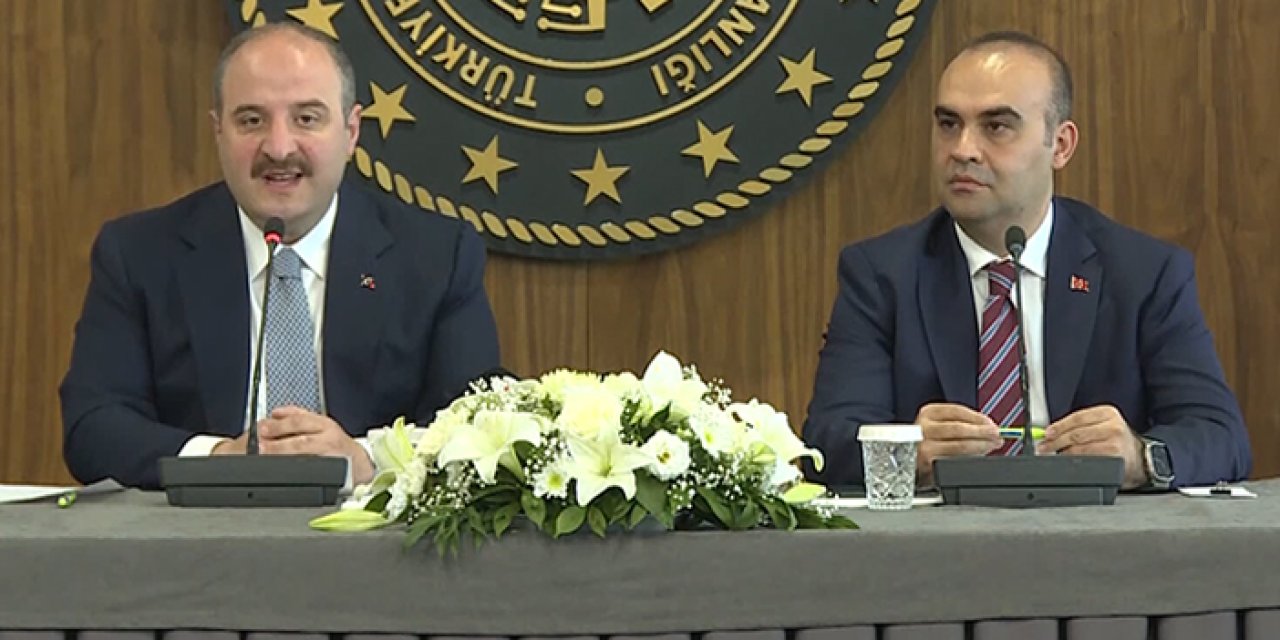 Mustafa Varank görevi devretti