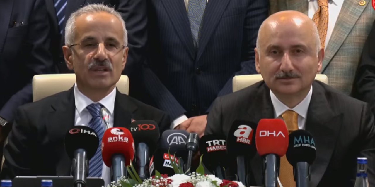 Ulaştırma Bakanlığı'nda devir teslim! Karaismailoğlu görevini Uraloğlu'na devretti