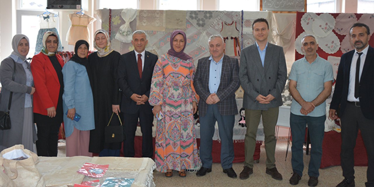 Trabzon Çaykara'da yıl sonu sergisi açıldı