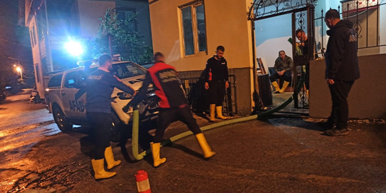 Rize'de şiddetli yağışlar rögarı tıkadı! Evleri su bastı