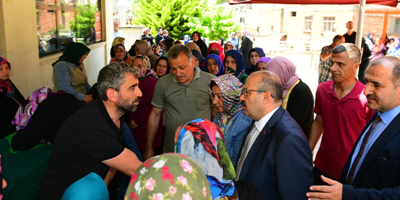 Fransa'da öldürülen anne ve 2 çocuğu Trabzon'da toprağa verildi