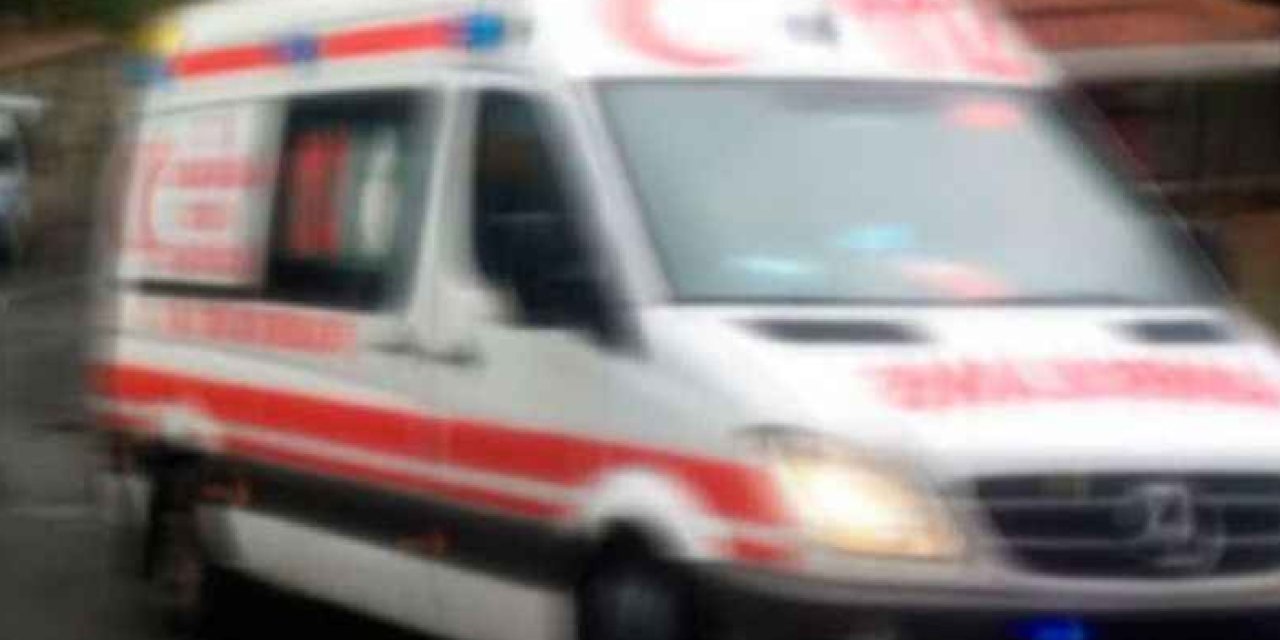 Yolda yürürken bıçaklı saldırıya uğradı! Hastaneye kaldırıldı