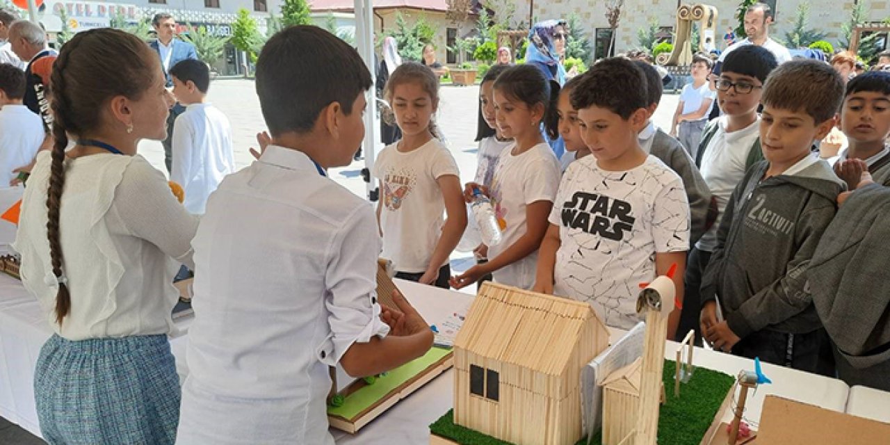 Bayburt'ta miniklerin özel tasarımları sergilendi