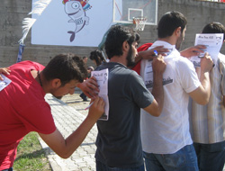 Gönüllü olmak için kuyruğa girdiler