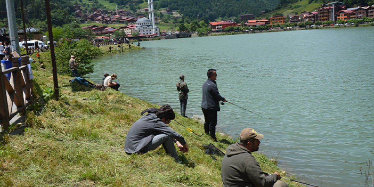 Uzungöl'de Geleneksel Alabalık Avlama Yarışması düzenlendi