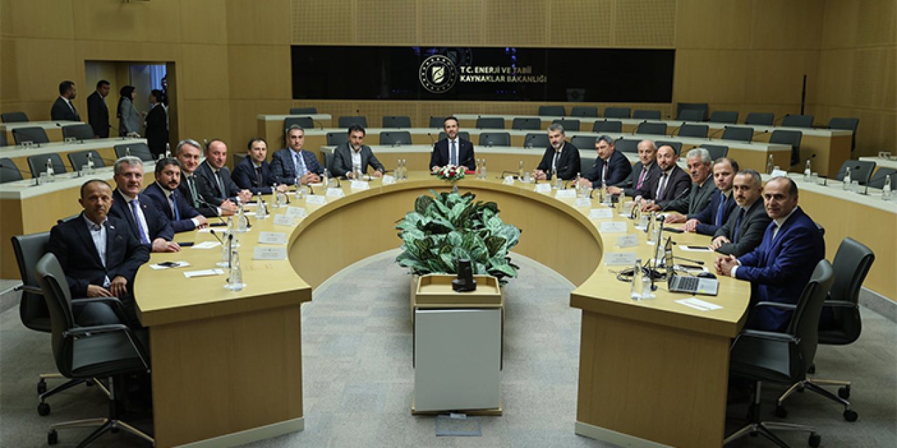 AK Parti Trabzon’dan Bakan Bayraktar’a ziyaret